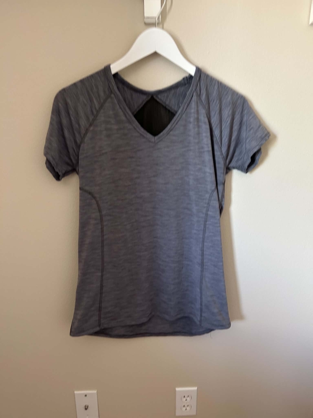 Beverly Hills Polo Club Gray V-Neck Short Sleeve Tee